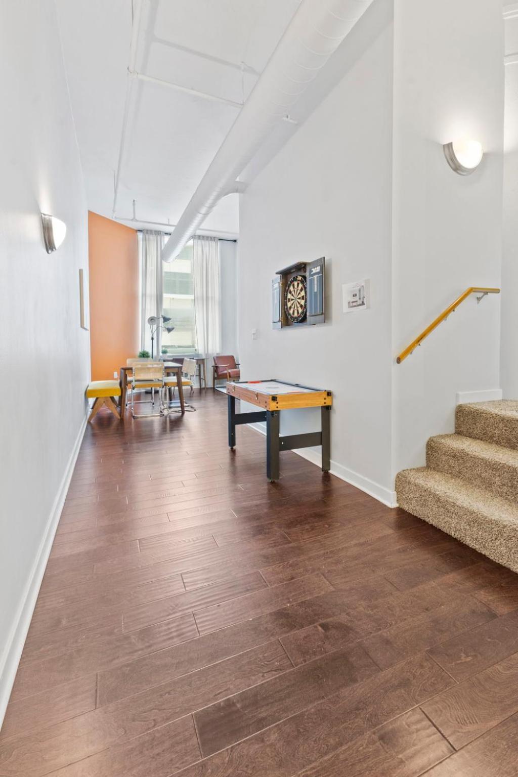 Indy City Loft - Convention Center - Sleeps 7 - Stadium Access インディアナポリス エクステリア 写真