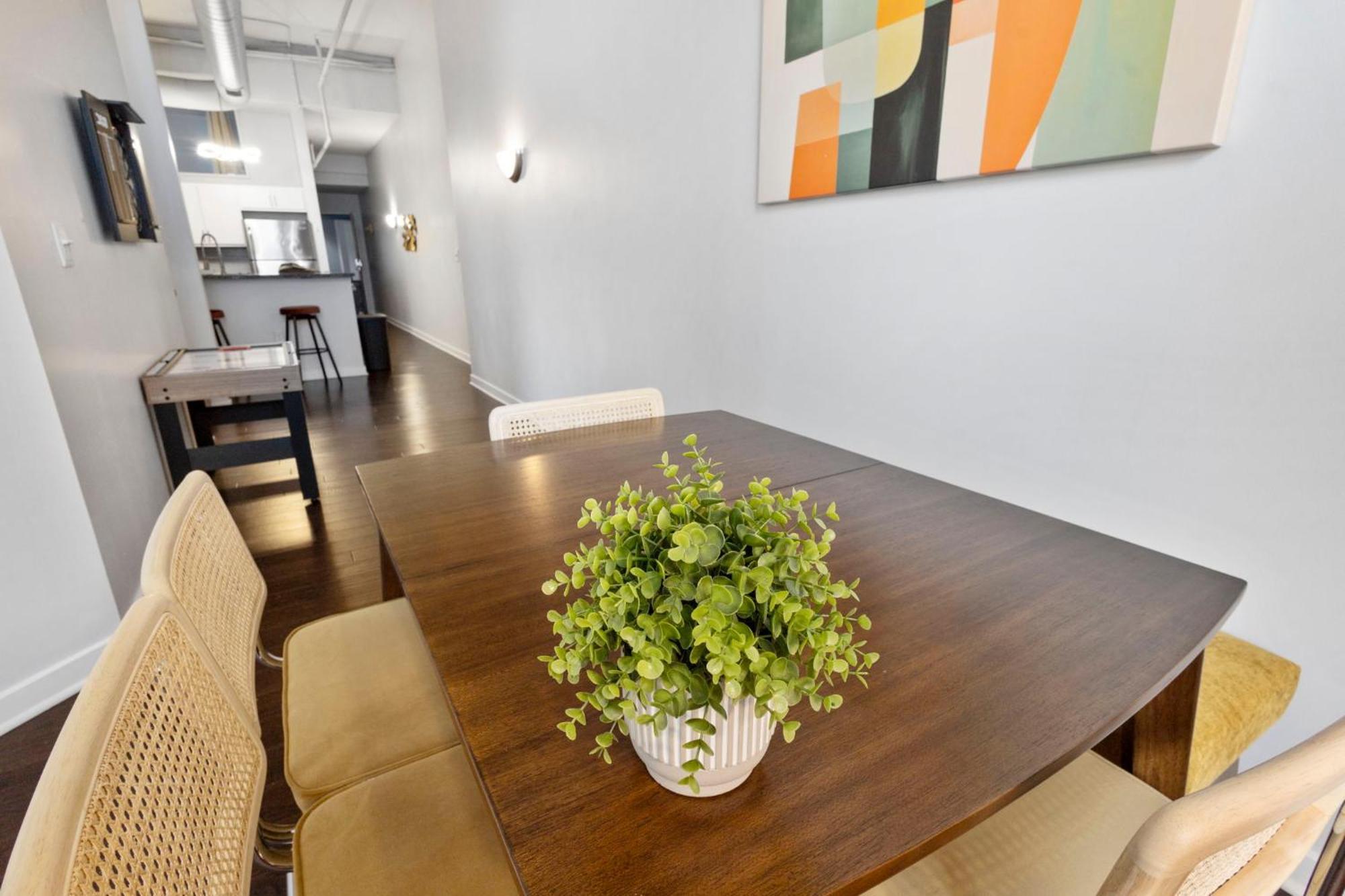 Indy City Loft - Convention Center - Sleeps 7 - Stadium Access インディアナポリス エクステリア 写真