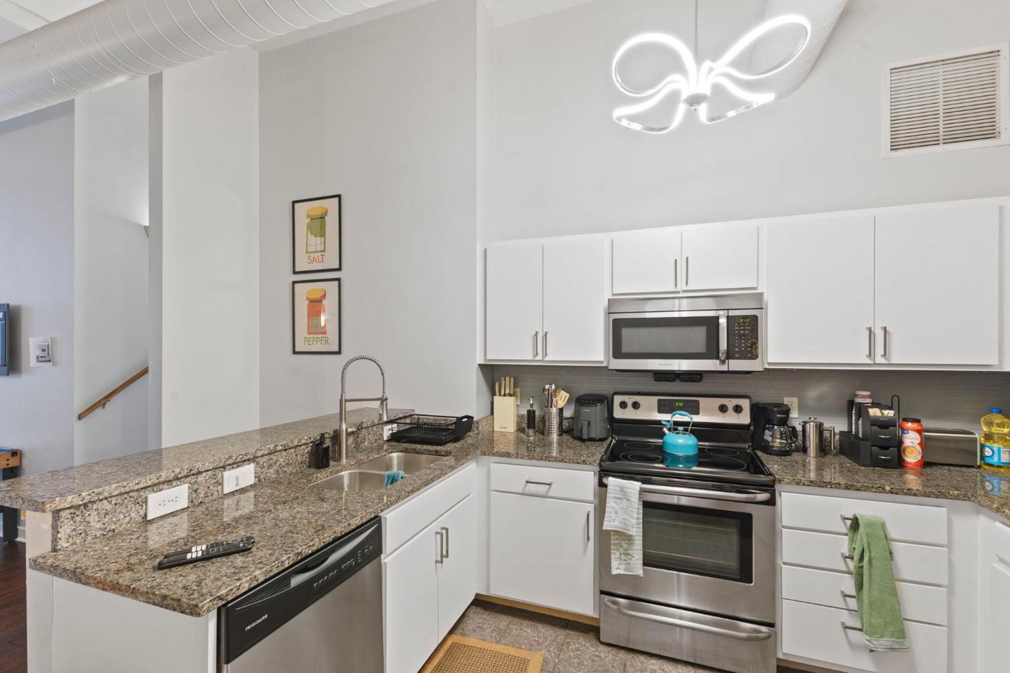 Indy City Loft - Convention Center - Sleeps 7 - Stadium Access インディアナポリス エクステリア 写真