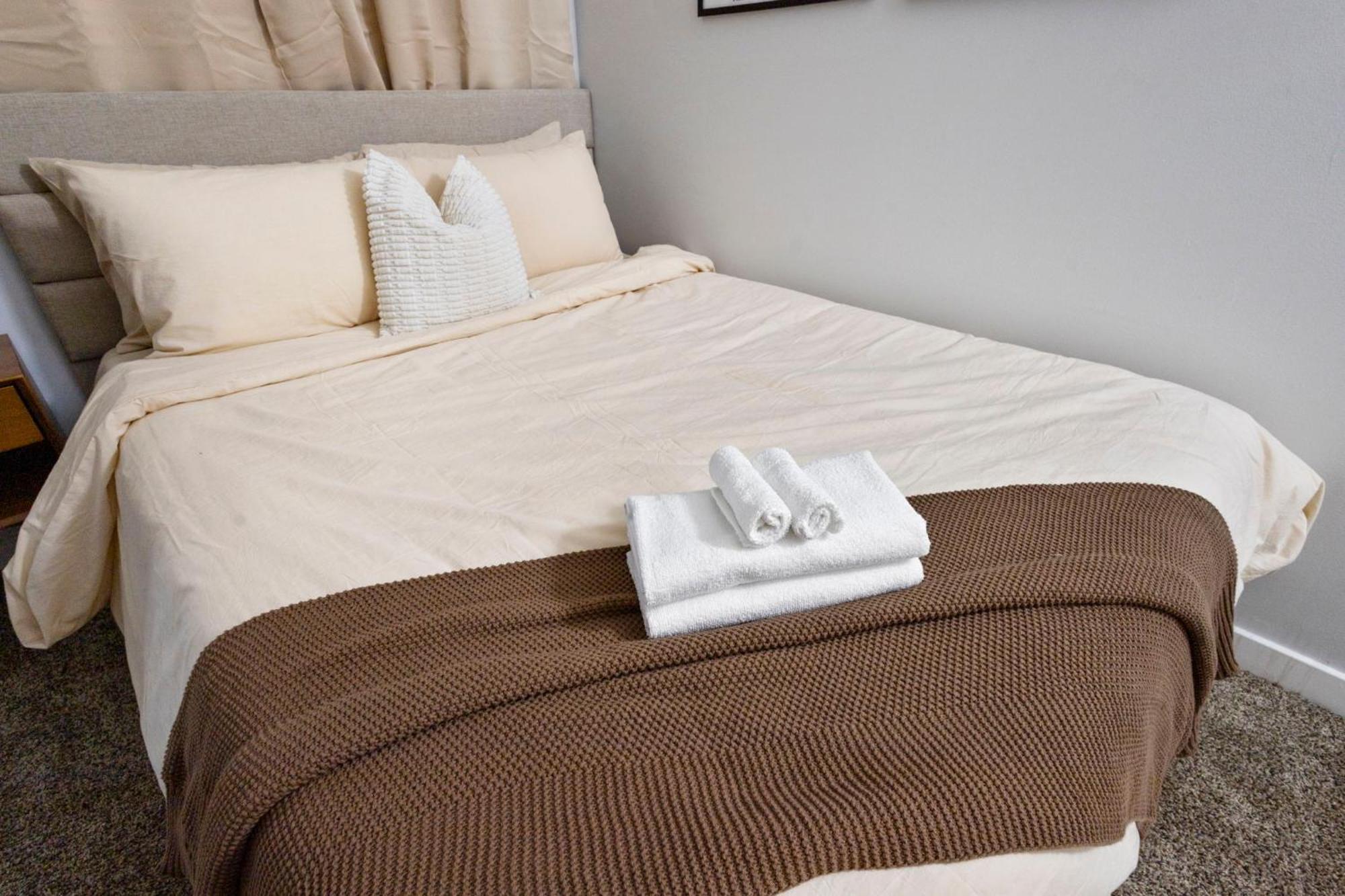 Indy City Loft - Convention Center - Sleeps 7 - Stadium Access インディアナポリス エクステリア 写真
