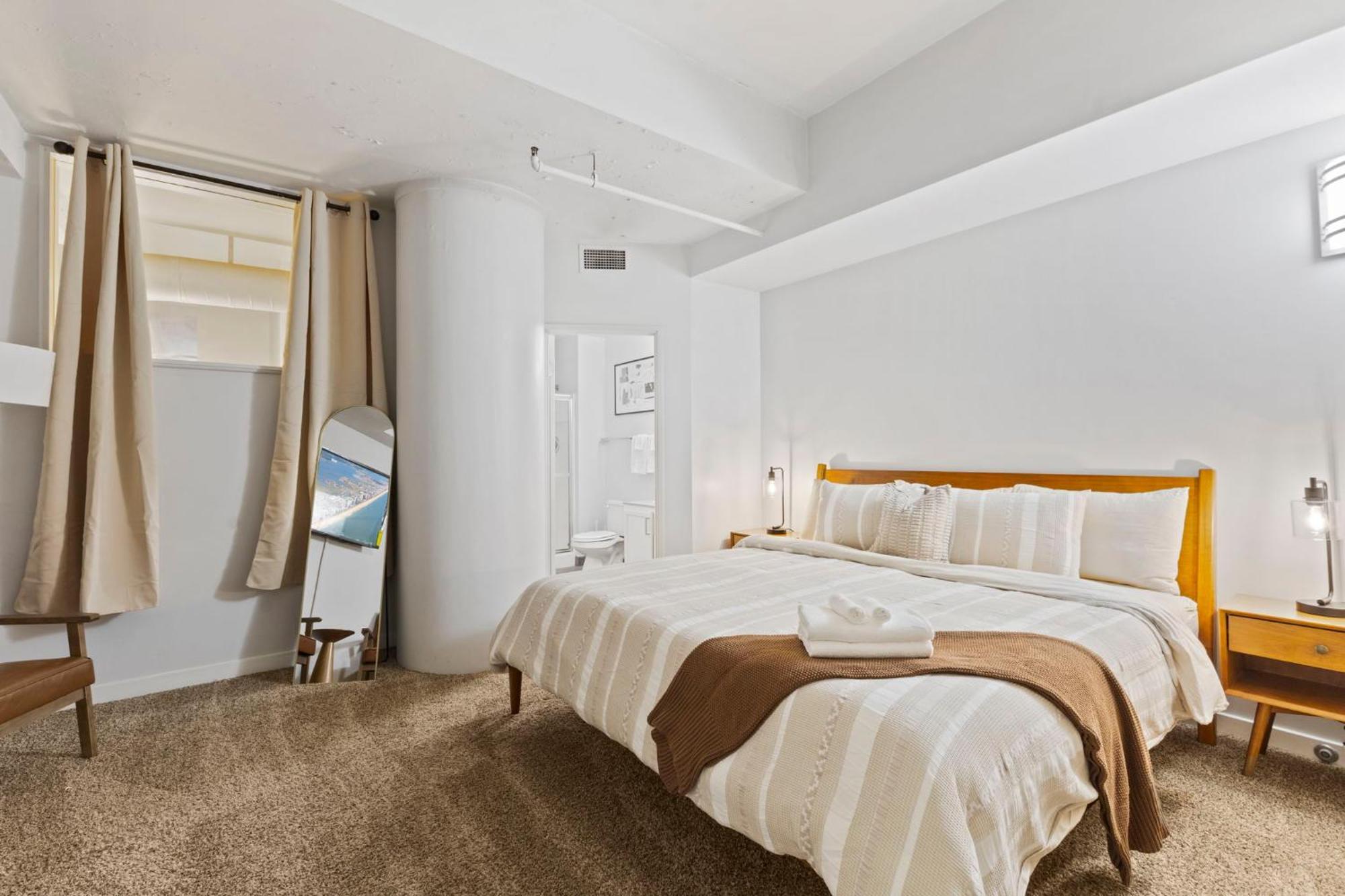 Indy City Loft - Convention Center - Sleeps 7 - Stadium Access インディアナポリス エクステリア 写真