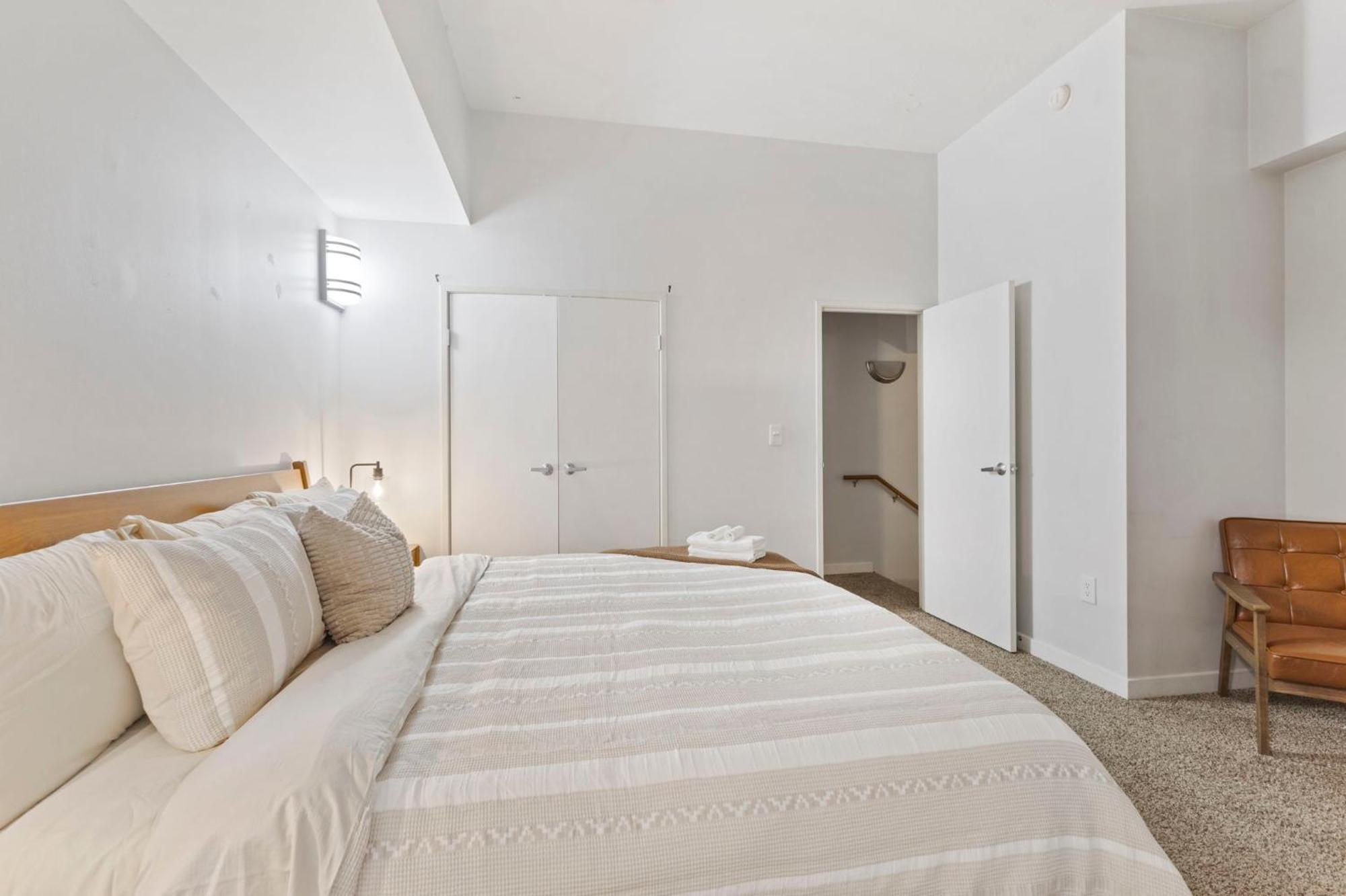 Indy City Loft - Convention Center - Sleeps 7 - Stadium Access インディアナポリス エクステリア 写真