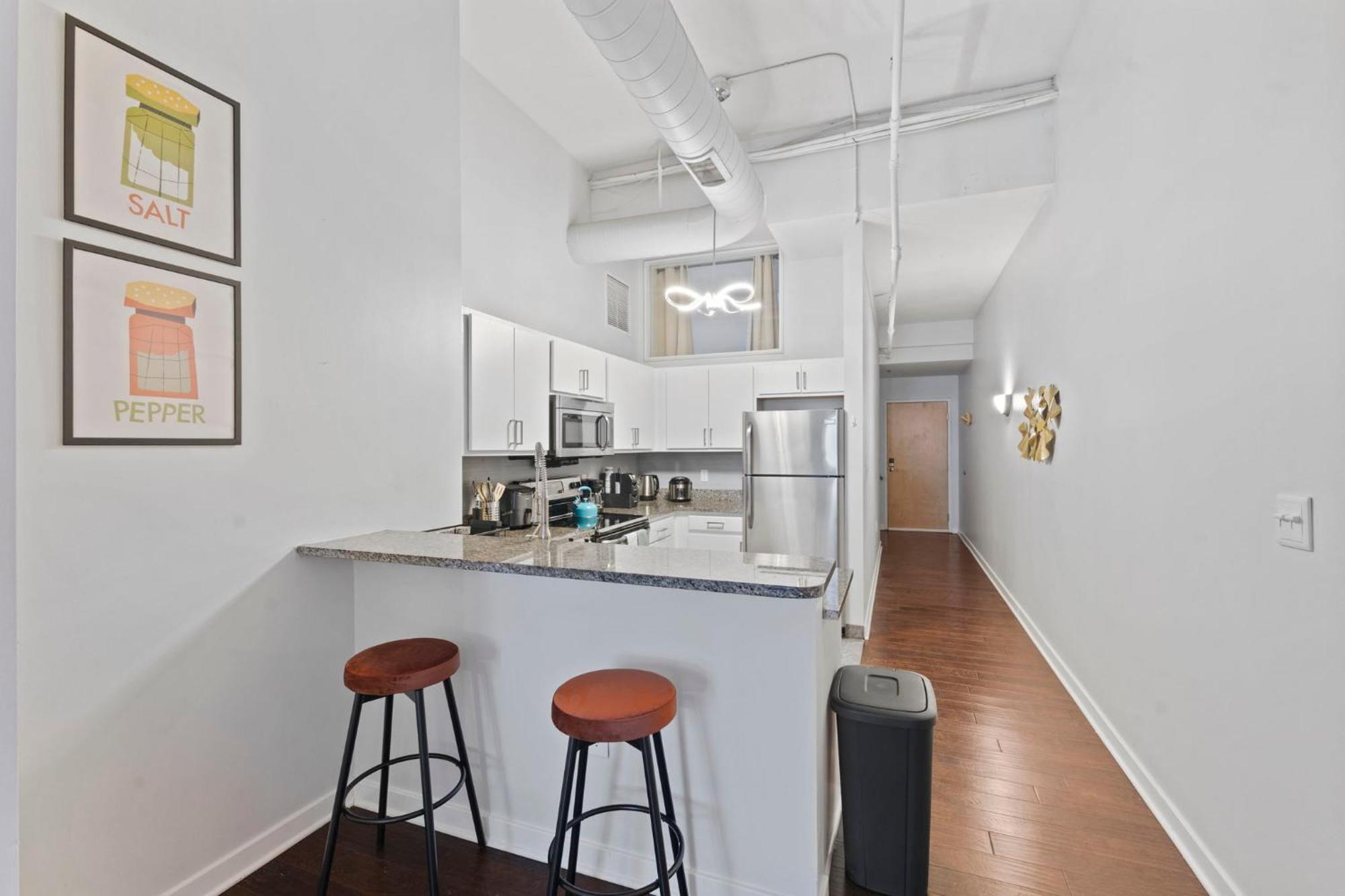 Indy City Loft - Convention Center - Sleeps 7 - Stadium Access インディアナポリス エクステリア 写真
